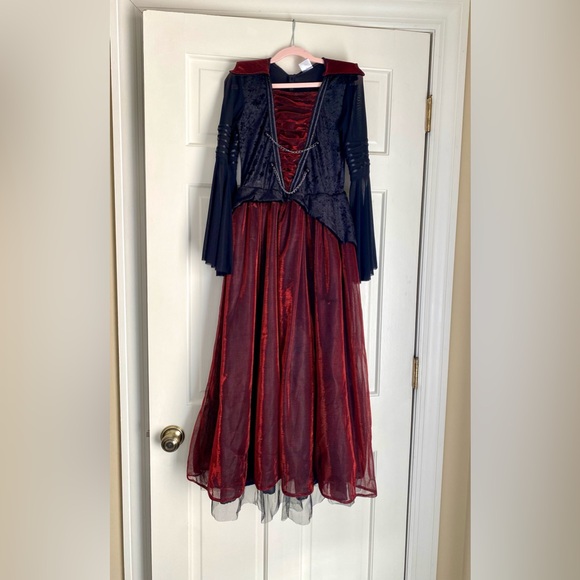 Royal Vampiress Costume - Size Child Medium (8-10) - Picture 4 of 16